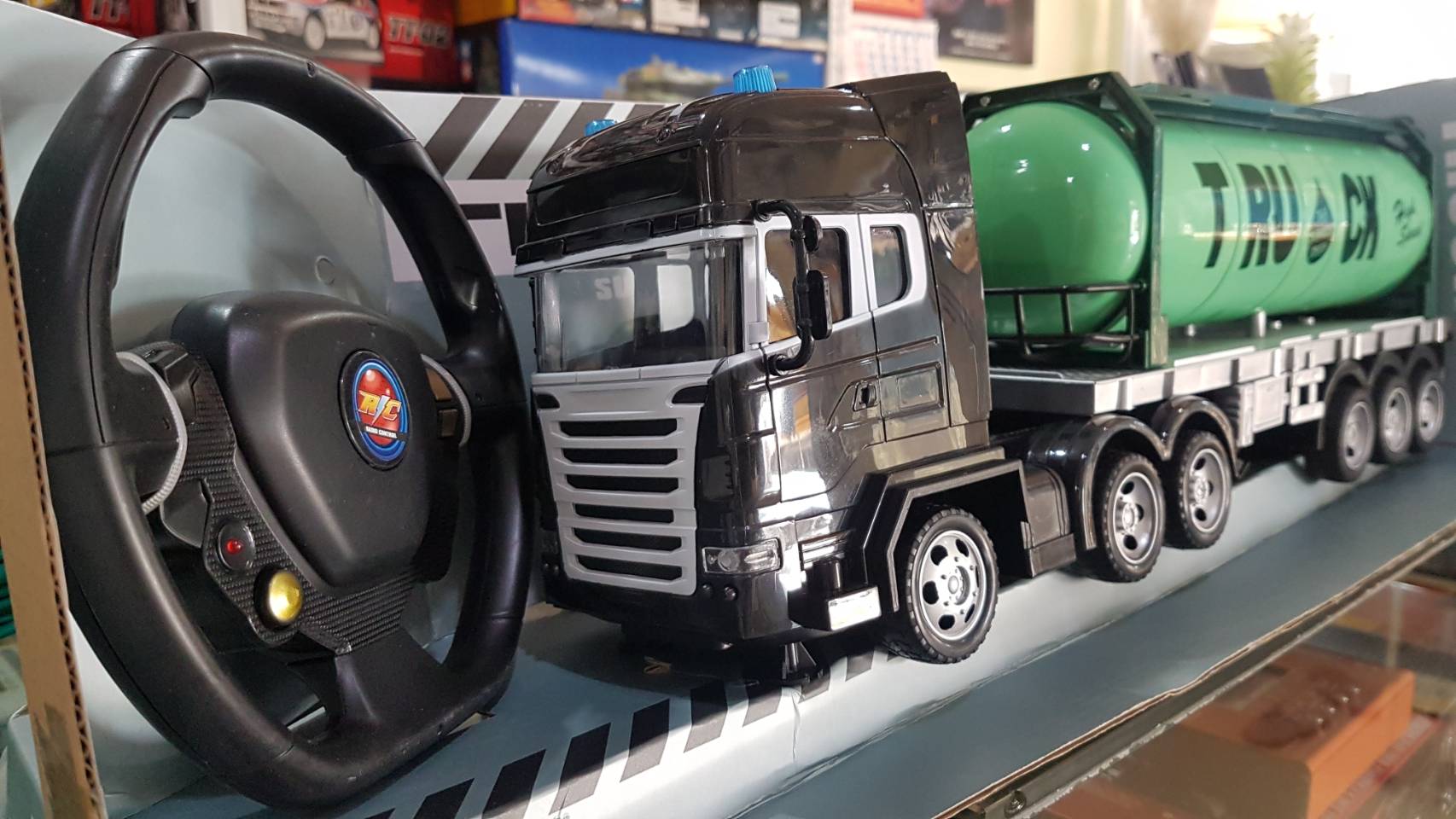 รถหัวลากถังน้ำมัน รีโมทพวงมาลัย