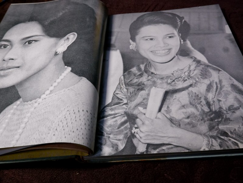 ประมวลพระบรมฉายาลักษณ์ ฉบับพิเศษ สมเด็จพระนางเจ้าสิริกิติ์ พระบรมราชินีนาถ ปี 2510