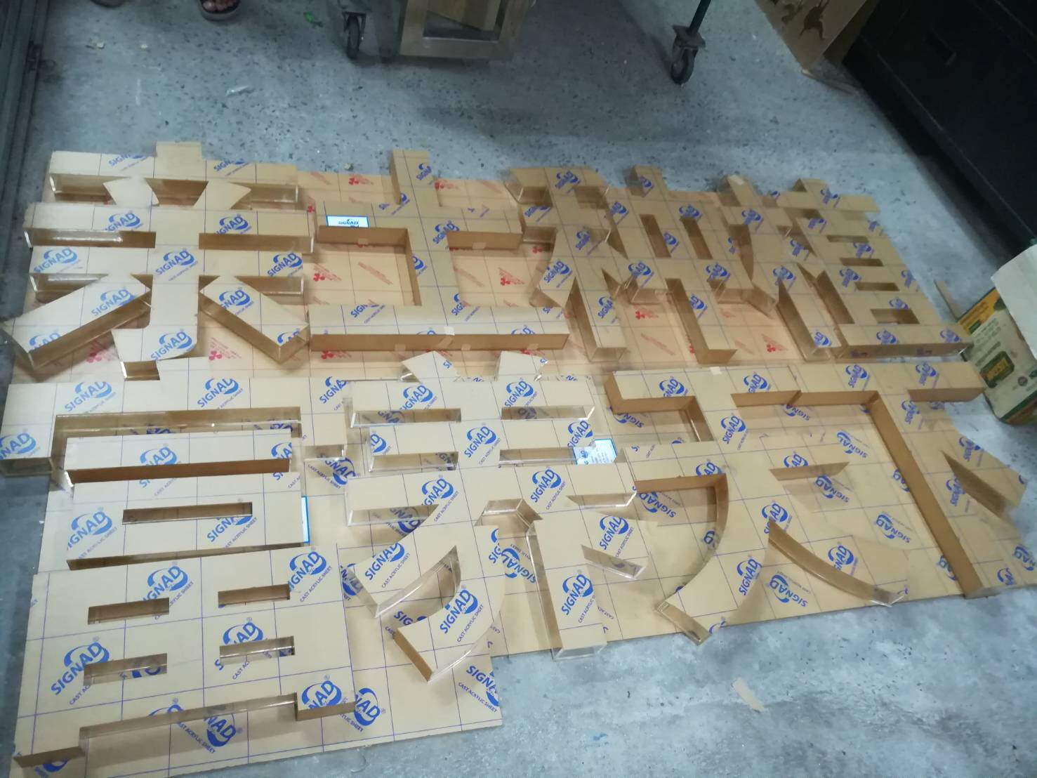 อักษรอะคริลิค ภาษาจีน