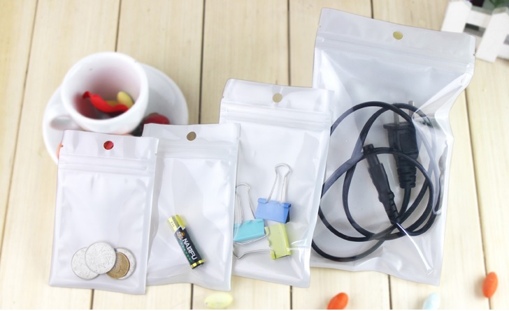 ถุงซิปแบน (ก้นตั้งไม่ได้) - หน้าใส หลังพลาสติกขาว