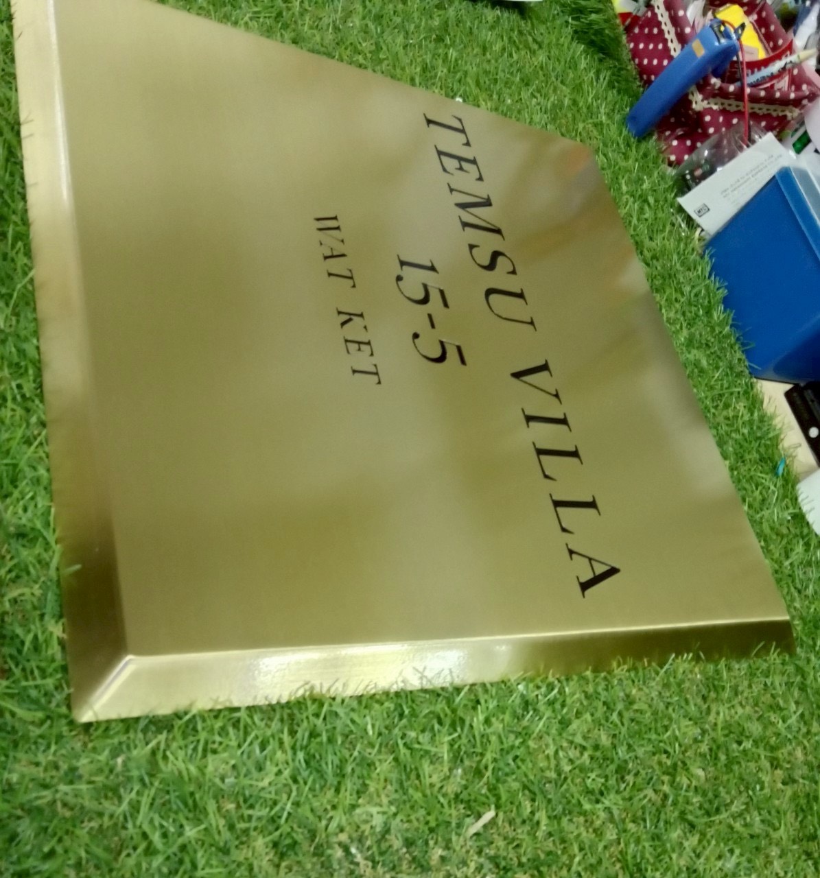 งานป้ายทองเหลืองกัดกดลงสี งานทองเหลืองรมดำ งานทองเหลืองขึ้นรู