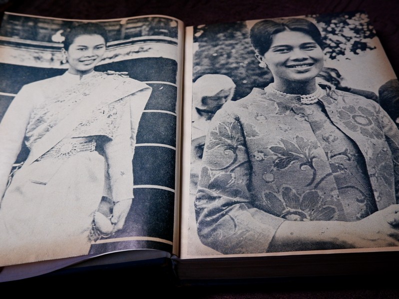 สมเด็จพระนางเจ้าสิริกิติ์ พระบรมราชินีนาถ โดย กองบรรณาธิการ หนังสือพิมพ์เสรีรัฐ ปกเเข็ง