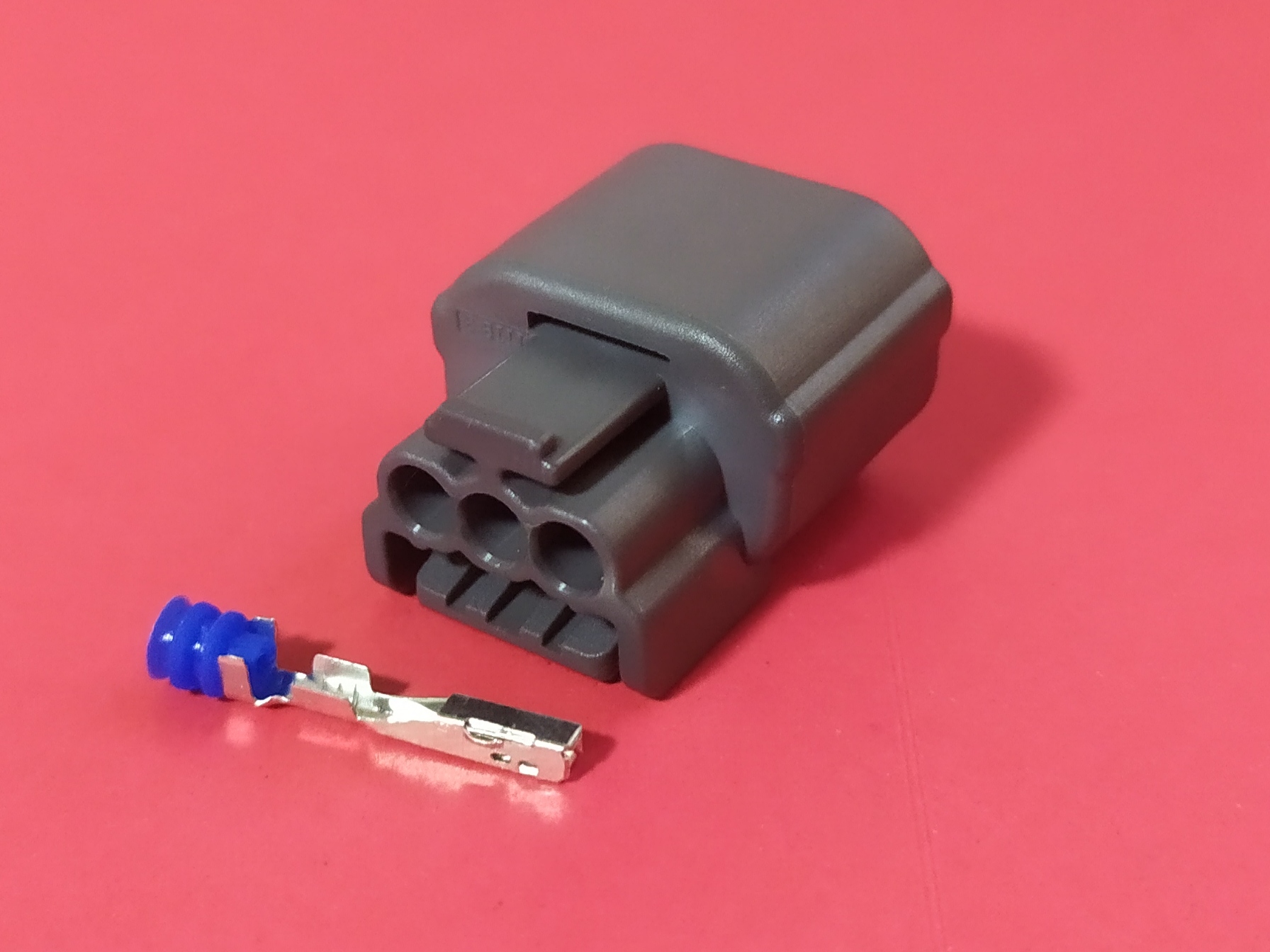 3 พิน ดำ/เทา (ร่องล่าง) #0968