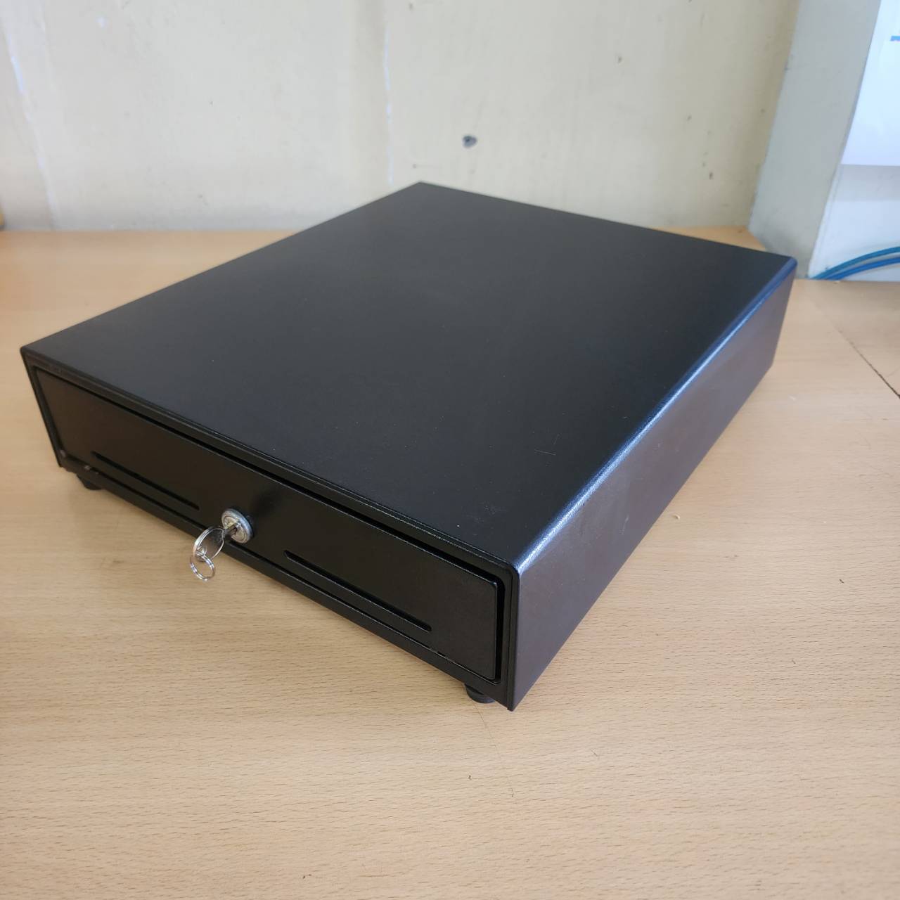 ลิ้นชักเก็บเงิน APG Cash Drawer ขนาด กว้าง 35 ลึก40 สูง10 cm. มือสอง