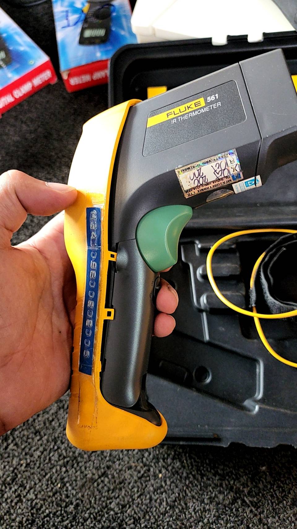 FLUKE 561 เครื่องวัดอุณหภูมิอินฟราเรด มือสอง