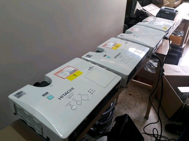 โปรเจคเตอร์รุ่น Hitachi CP-X3021WN มือสอง(3200 ลูเมน)