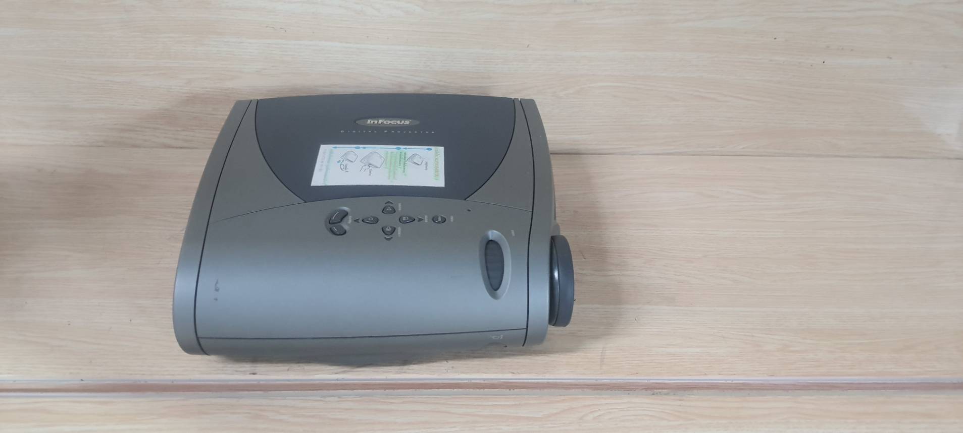 โปรเจคเตอร์ lnfocus รุ่น LP350 มือสอง
