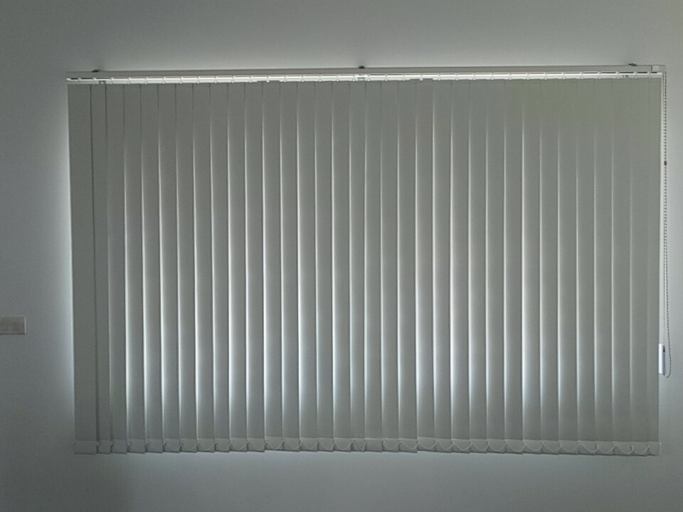 ม่านปรับแสงทึบแสง "Blackout Verticai Blinds" ผ้าม่าน ม่าน มู่ลี่ มู่ลี่ไม้ ม่านม้วน วอลเปเปอร์ รับติดตั้ง ออกแบบ ราคาถูก ทุกประเภท ทุกรูปแบบ