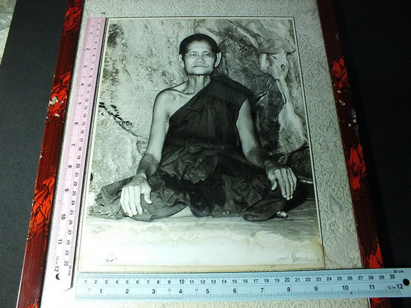 รูปถ่ายไม่ทราบที่ พร้อมกรอบไม้