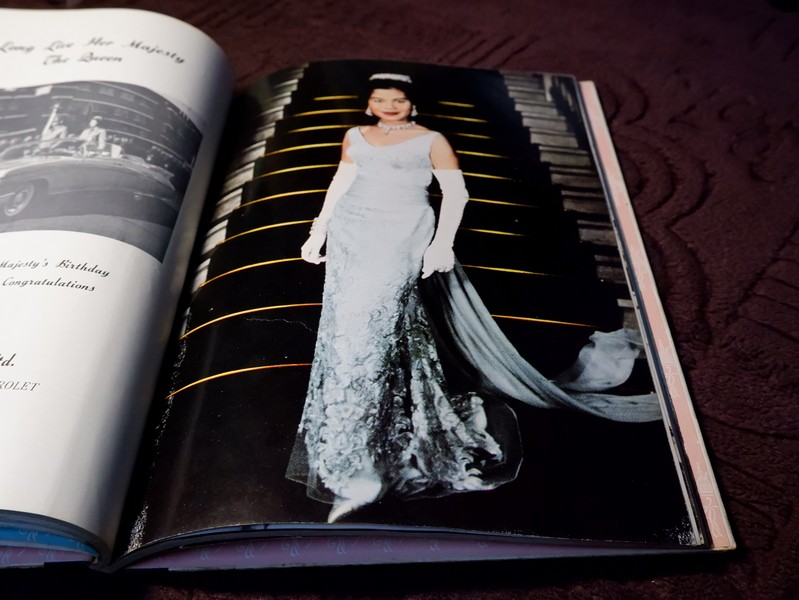 ประมวลภาพพระบรมฉายาลักษณ์ สมเด็จพระนางเจ้าสิริกิติ์ พระบรมราชินีนาถ ปกแข็ง พิมพ์ ปี 2514 (Pre-Order สอบถาม)