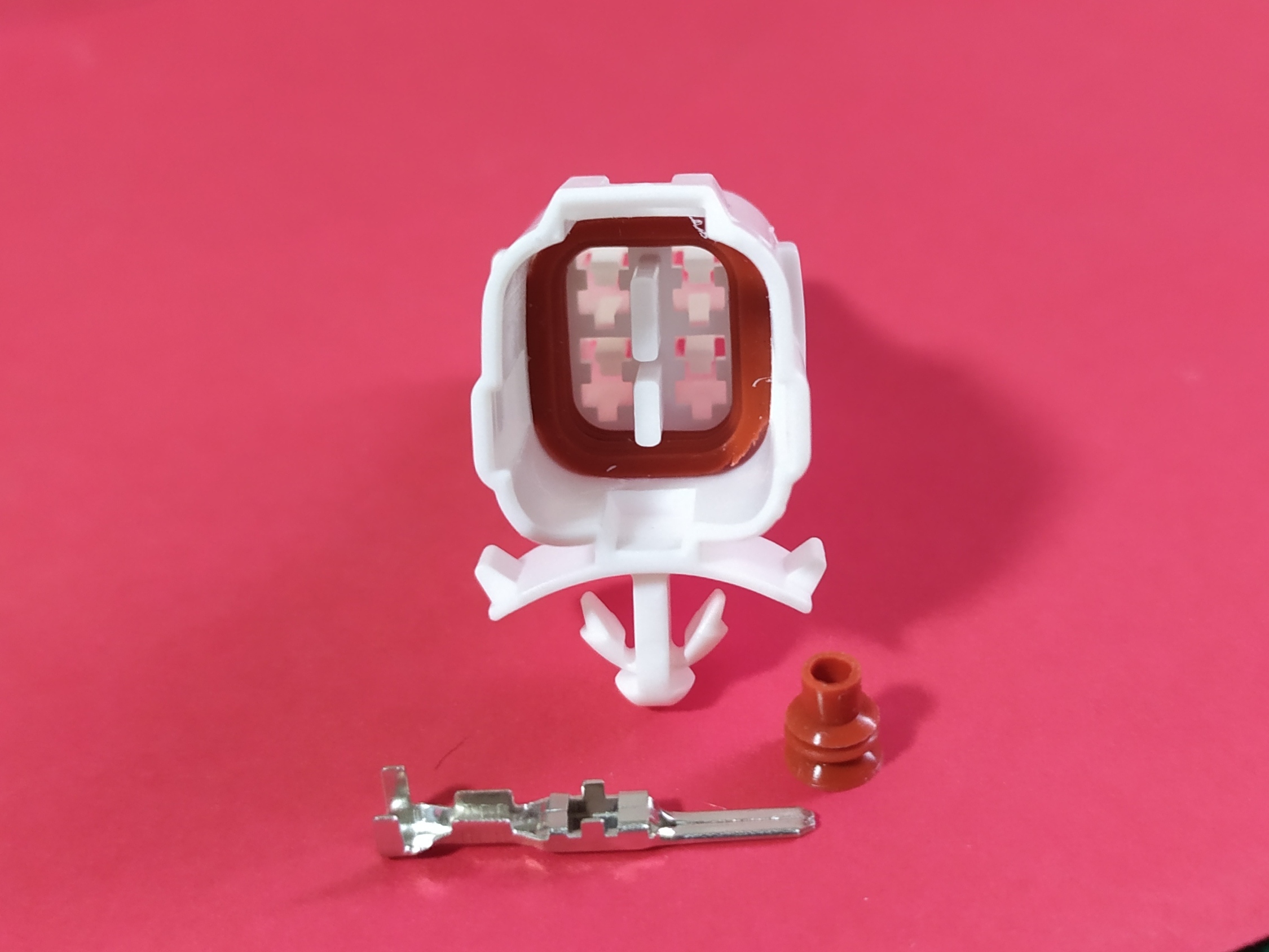 4 พิน ขาว (ตัวผู้) #4561