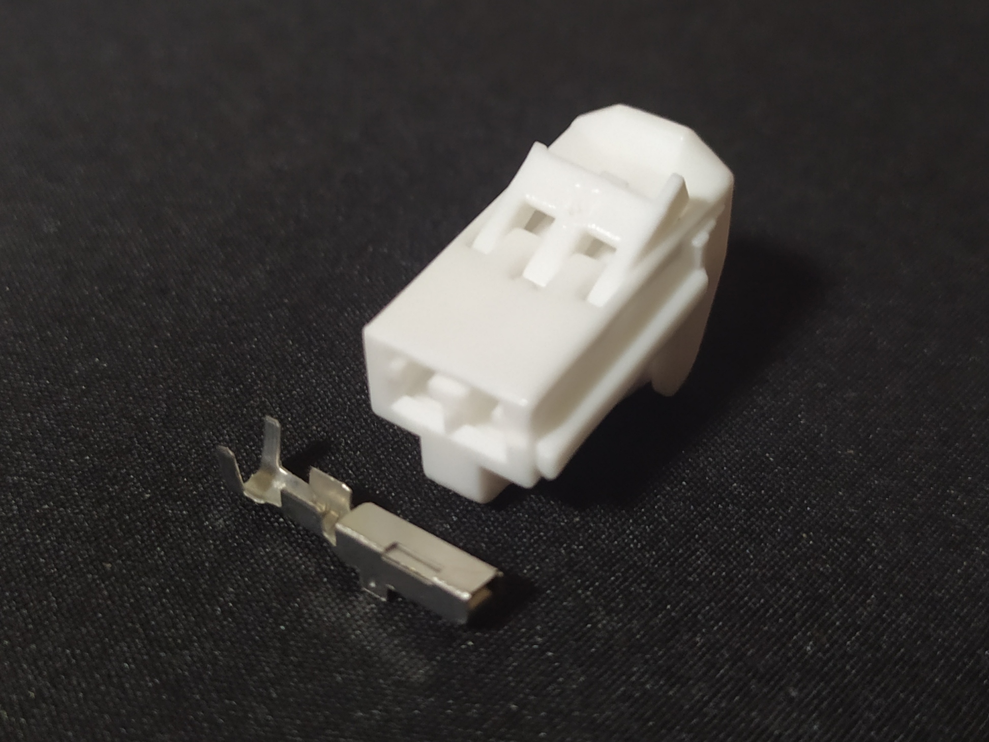 2 พิน ขาว 2.3 #1248