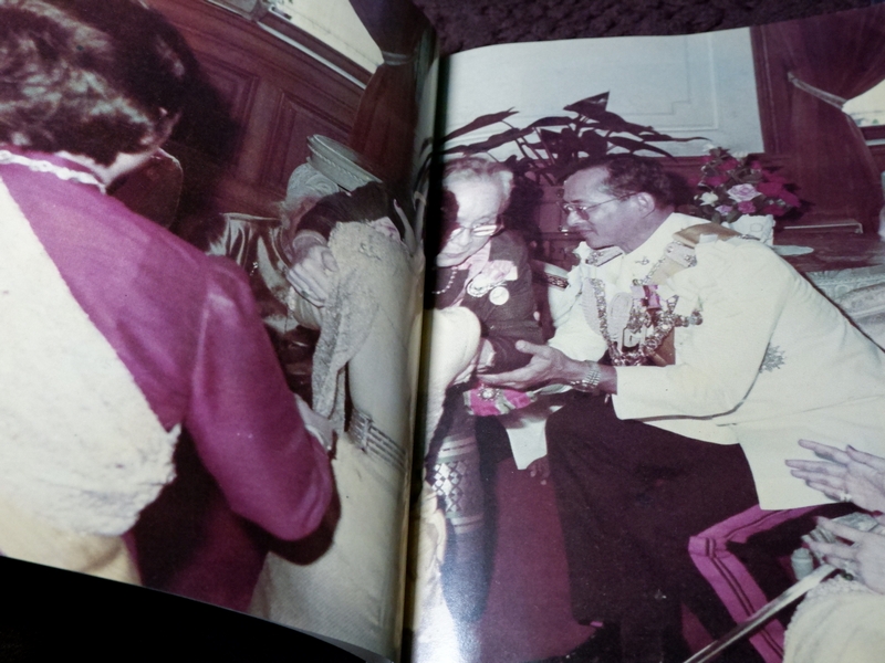 ทีระลึกงานพระราชทานเพลิงศพ ผู้หญิงเเผ้ว สนิทวงศ์เสนี
