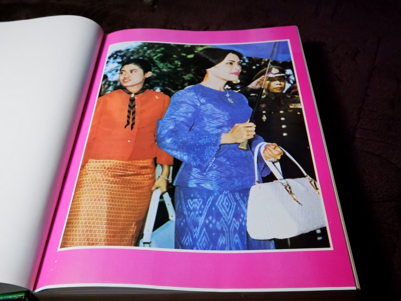 ปิยมหาราชินี กับ พระราชพิธีประจำชาติ โดย ประยุทธ สิทธิพันธ์ เเละ น.ส.พ.อาชญากรรมเบื้องหลังข่าว