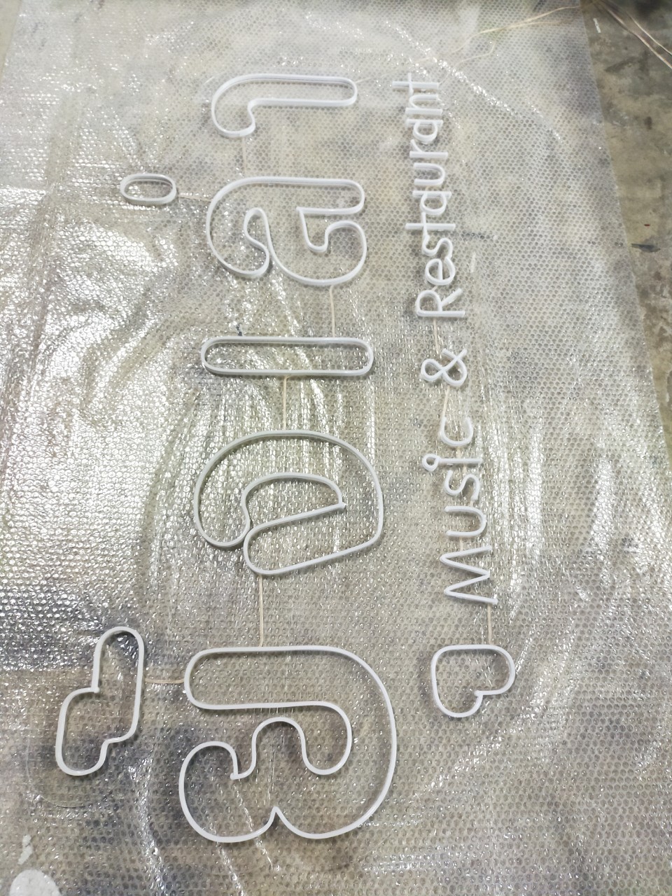 ไฟนีออน เฟค