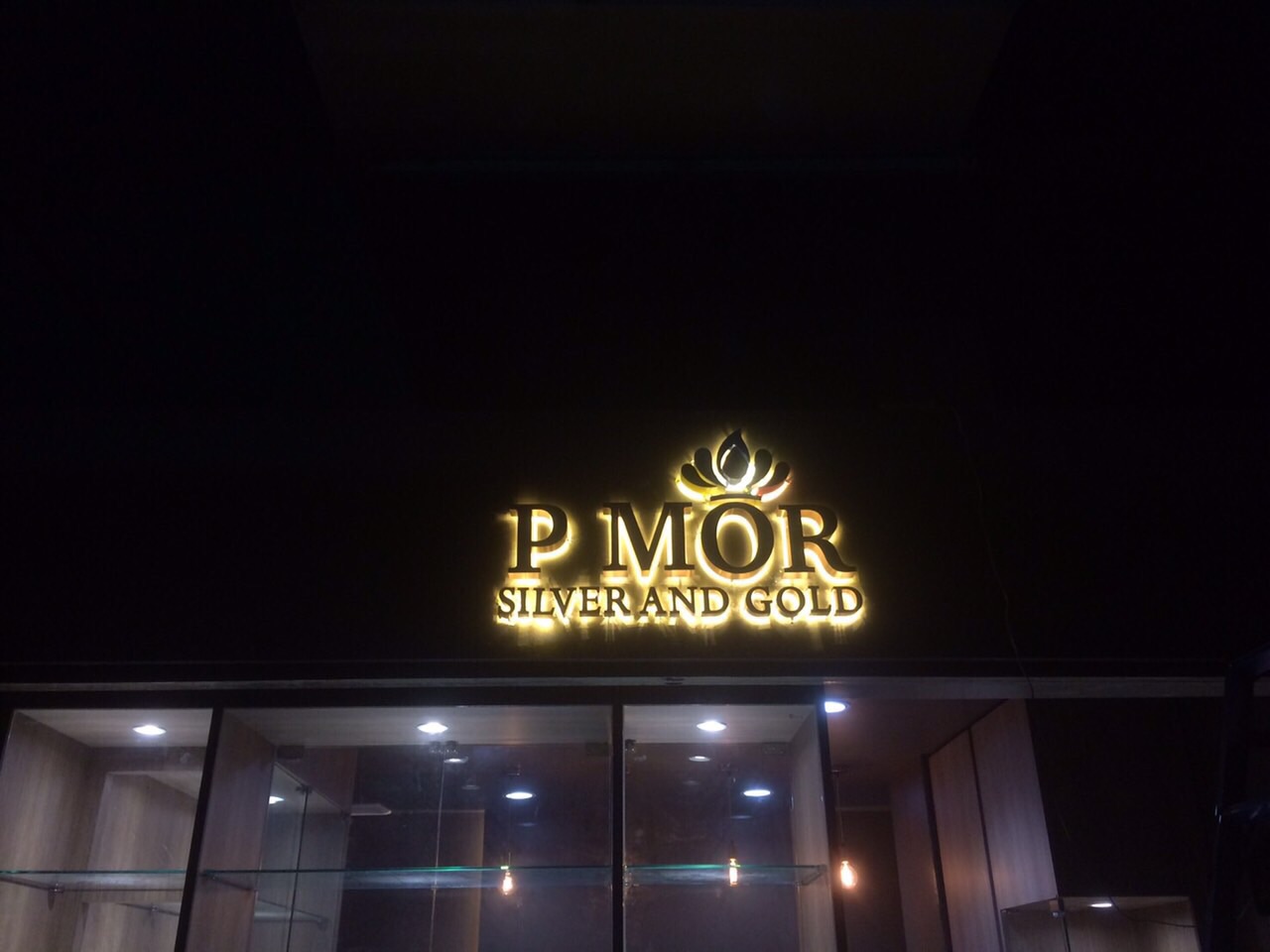 ป้ายสแตนเลสหน้าทองแดง ยกขอบ ติดไฟออกหลัง ติดตั้งป้าย JJMall - เจ.เจ.มอลล์