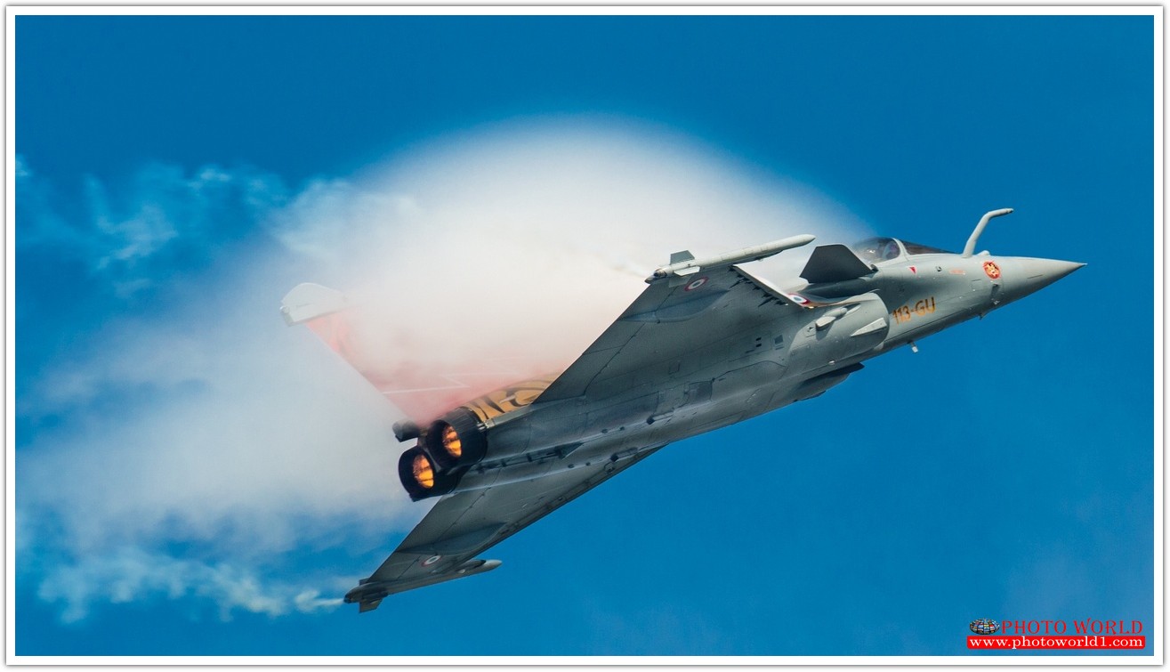 วอลเปเปอร์รูปภาพติดผนังสั่งทำ มีภาพให้เลือกกว่า 50,000 ภาพ ออกแบบกราฟฟิค หรือ รูปภาพตามที่ท่านกำหนด ในสไตล์ท่านเอง "custom made"