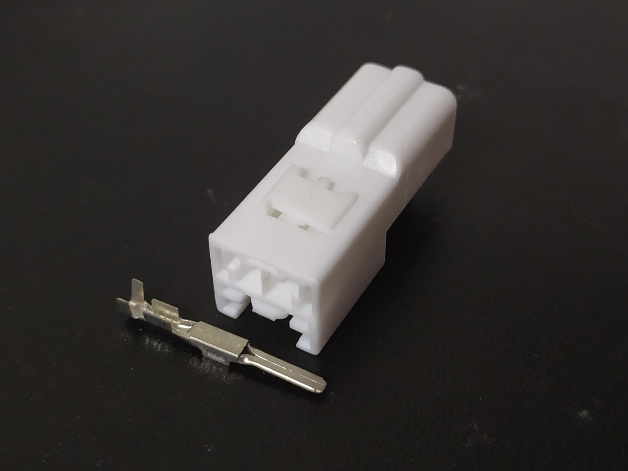 2 พิน ขาว 2.2 #1027