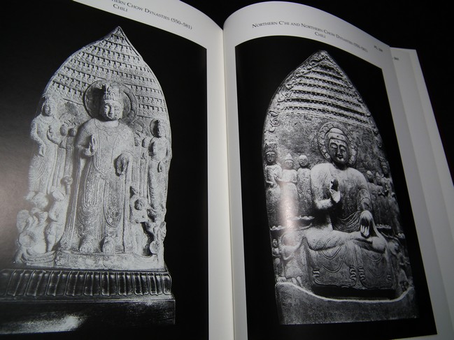 Chinese sculpture from 5 th -14 th century by Osvald Sirén ชุด 2 เล่ม ปกแข็ง 2 เล่ม บรรจุกล่อง ปี 1998