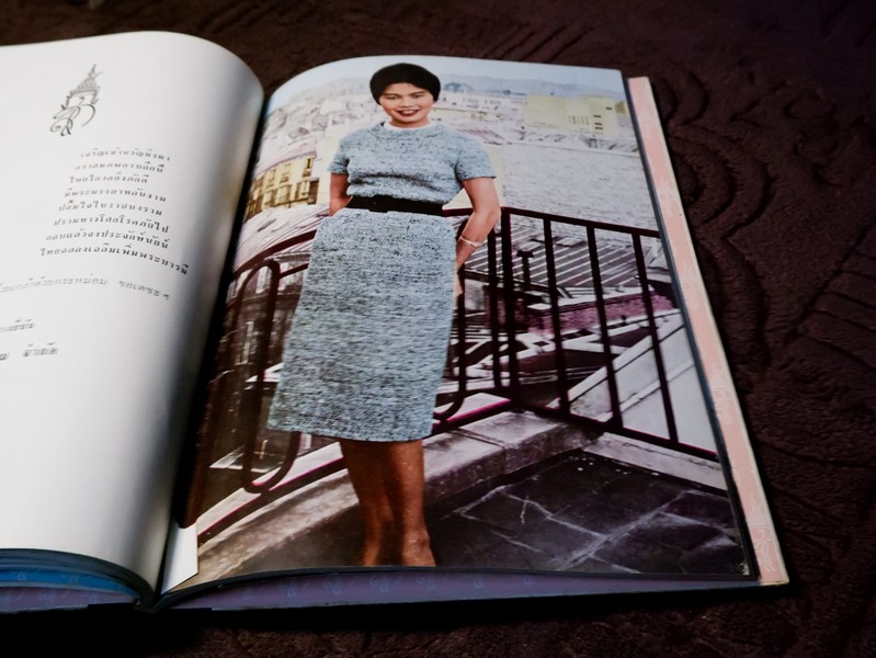 ประมวลภาพพระบรมฉายาลักษณ์ สมเด็จพระนางเจ้าสิริกิติ์ พระบรมราชินีนาถ ปกแข็ง พิมพ์ ปี 2514 (Pre-Order สอบถาม)