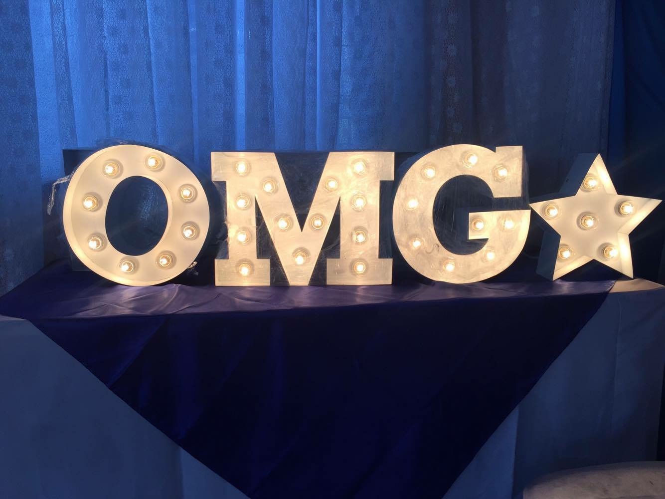 ป้ายอักษรติดหลอดไฟปิงปอง LOVE