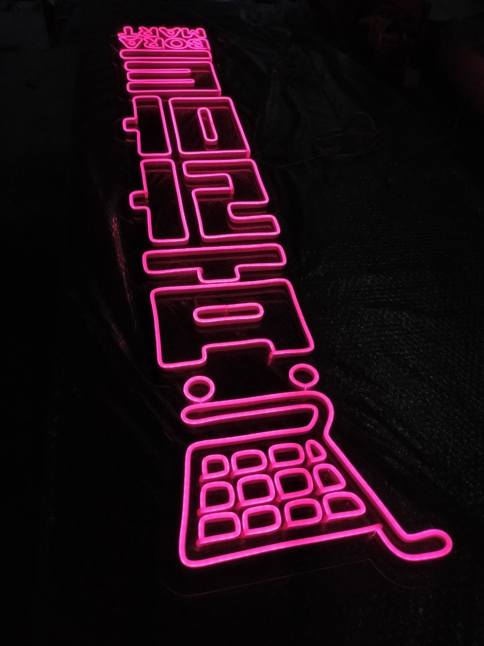 ไฟนีออน เฟค