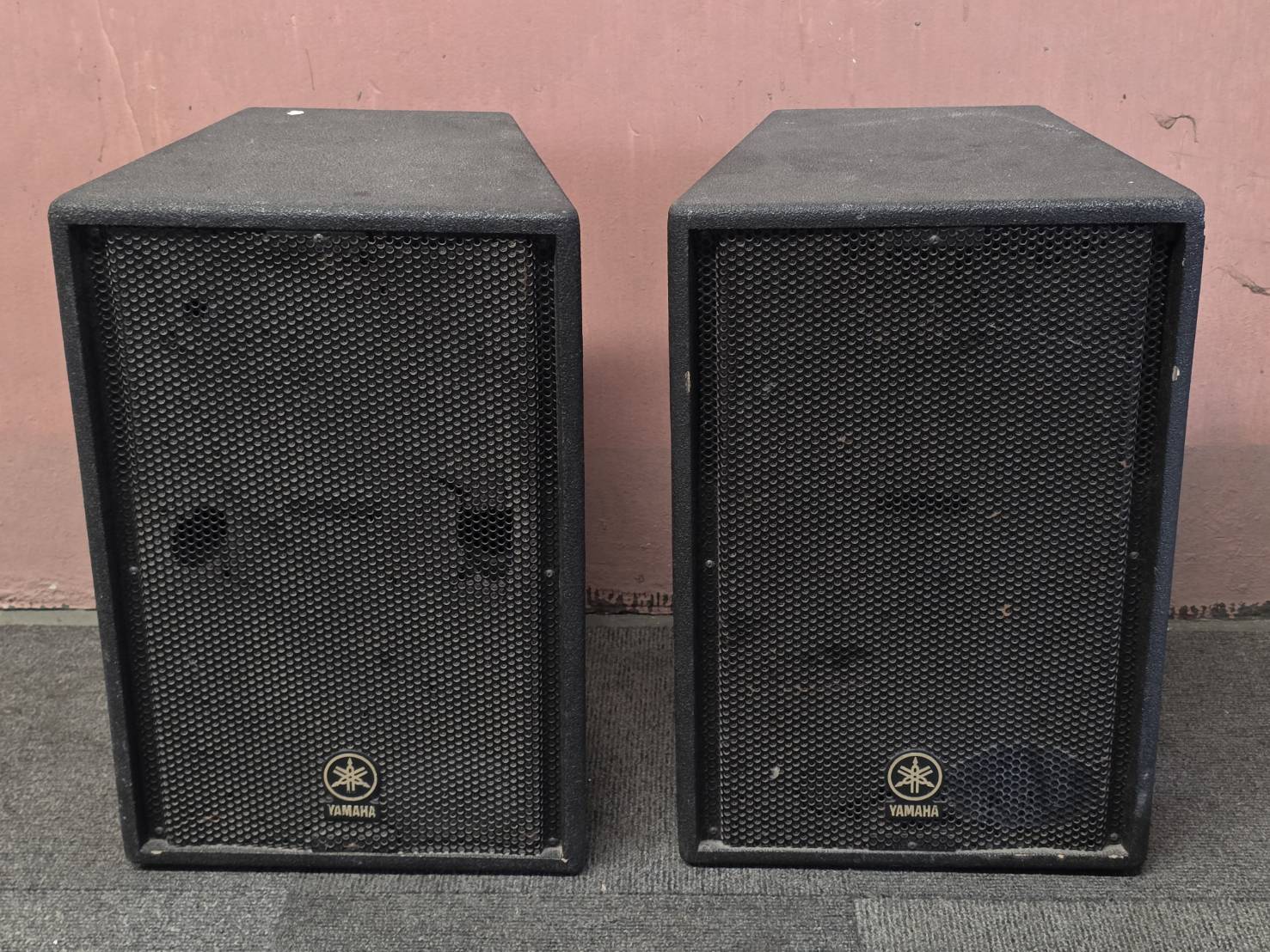 Yamaha c112v คู่ละ 9000 บาท C112V Speaker System
