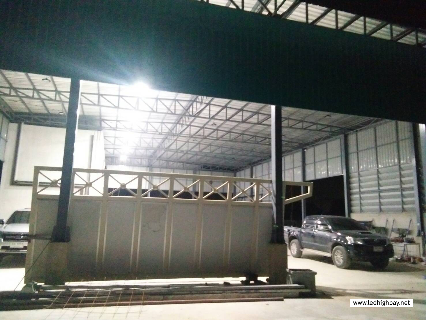 ผลงานการติดตั้งโคมไฮเบย์ (โกดังบริษัทกิจรุ่งเรืองอยู่สุวินทวงศ์ ซอย 28)