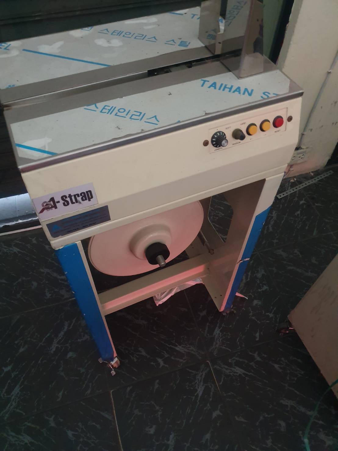 เครื่องรัดกล่องกึ่งอัตโนมัติ YULIM: YL-203S มือสอง