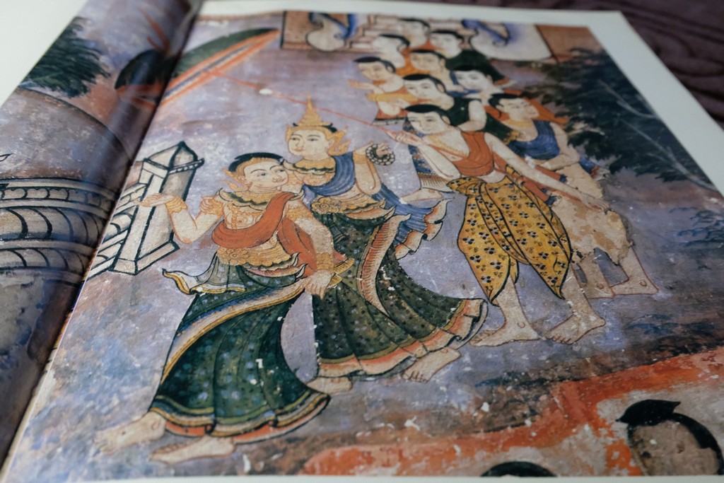 จิตรกรรมฝาผนัง วัดพระสิงห์ โดย เมืองโบราณ ปกเเข็ง ปี 2526.