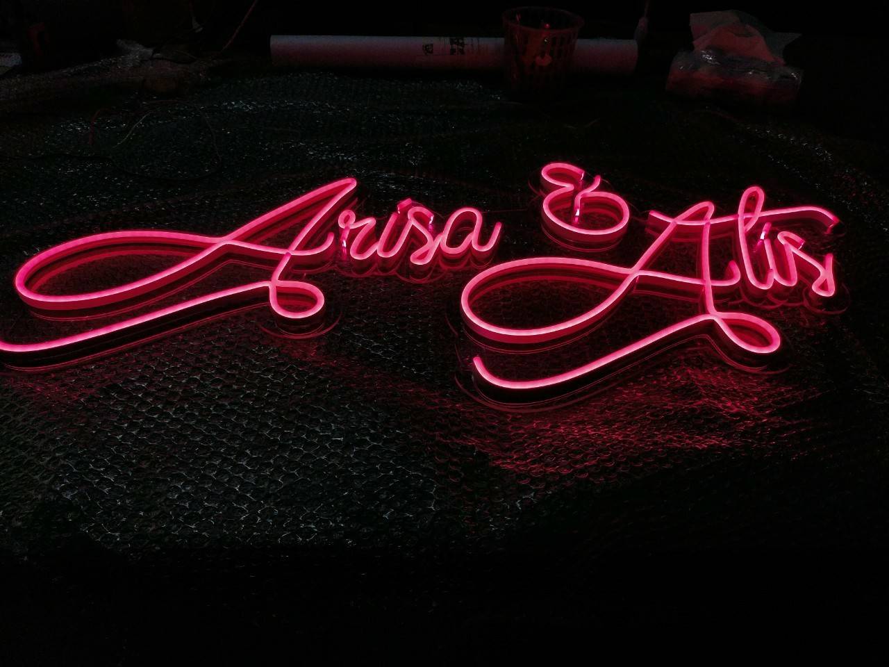 ้ายไฟนีออนLED สีชมพู รองหลังอะคริลิใส3มิล