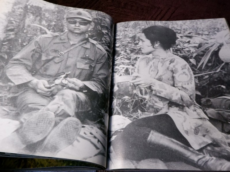 ลิลิตพระราชประวัติ เเละพระบรมฉายาลักษณ์ ของ สมเด็จพระนางเจ้าสิริกิติ์ พระบรมราชินีนาถ ปกเเข็ง