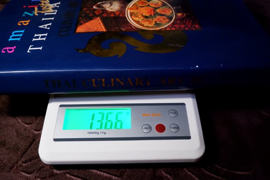 THAI CULINARY ART . Recipes by Srisomboon Bhandhukravi ( 2 ภาษา) ปกแข็ง 256 หน้า ปี 2541