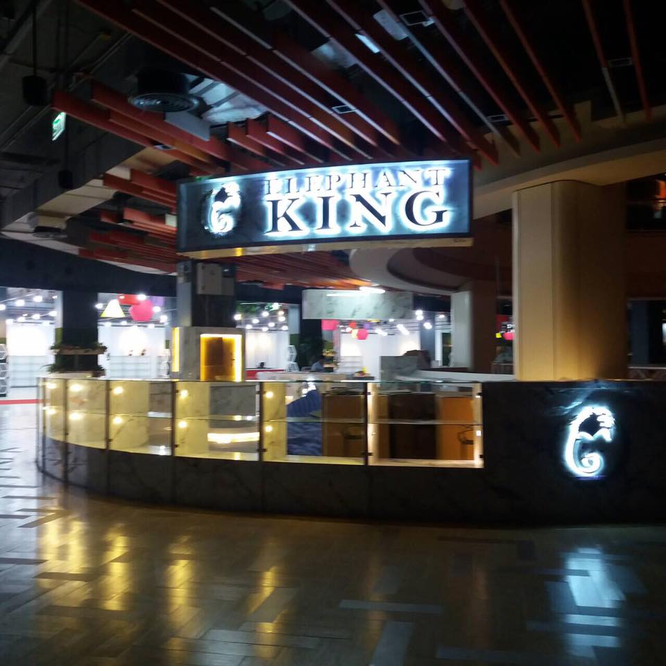 ป้ายอักษรสแตนเลสหน้าทอง (ไททาเนียม ทอง) ห้าง ShowDC