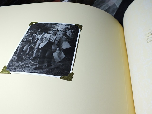 60 ปี พระบารมีปกฟ้า เนื่องในวโโรกาสบรมราชาภิเษก 60 ปี โดย กระทรวงยุติธรรม ปกแข็ง 2 เล่มบรรจุในกล่อง