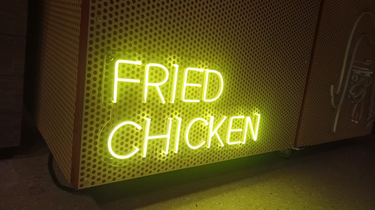 ไฟนีออน เฟค