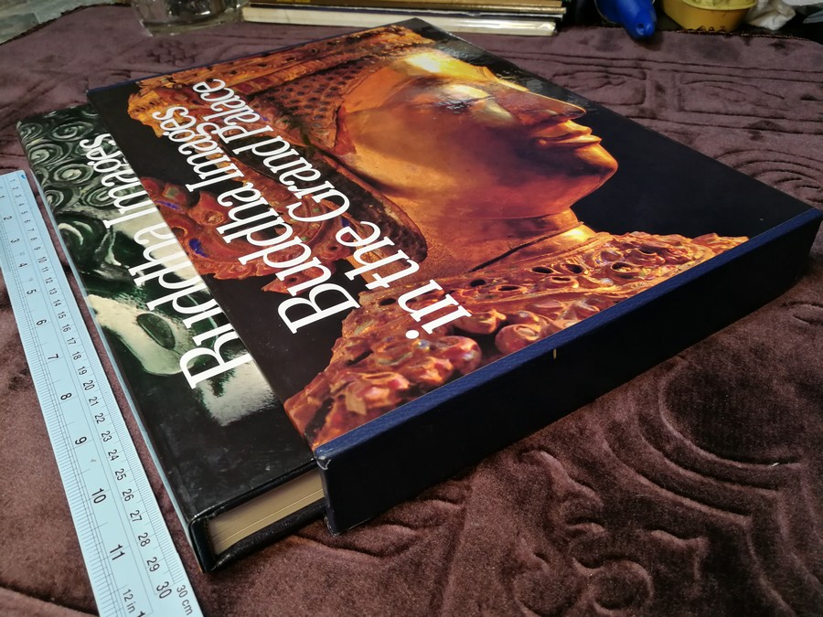 Buddha Images in the Grand Palace (พระพุทธปฏิมาในพระบรมมหาราชวัง) ปกแข็งมีกล่อง ปี 1994 (Pre-Order สอบถาม)