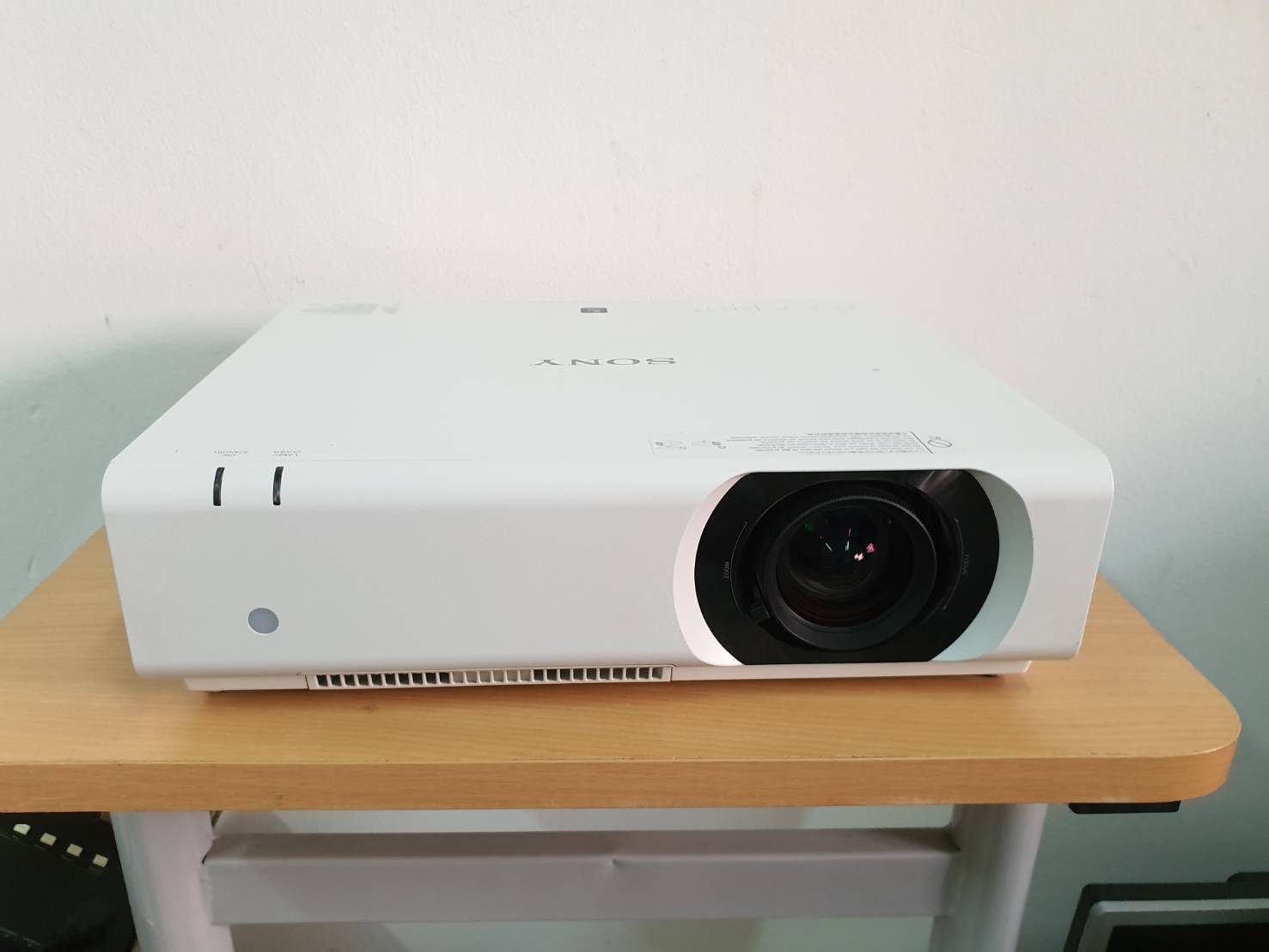โปรเจคเตอร์ Sony VPL-CX235 (4100ลูเมน)