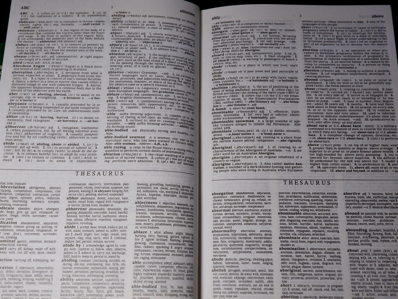 the angus & robertson dictionary and thesaurus in one volume