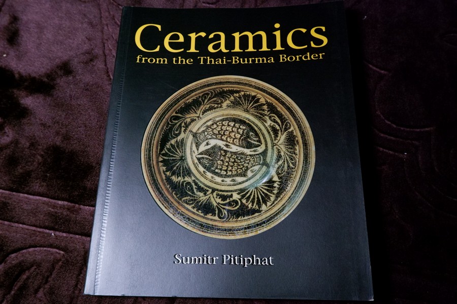 Ceramics from the Thai-Burma Border by Sumitr Pitiphat ปี 1992