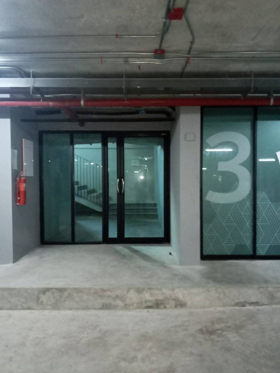 รับงานติดสติกเกอร์ฝ้าทุกชนิด #ฝ้าติดกระจกสำนักงาน