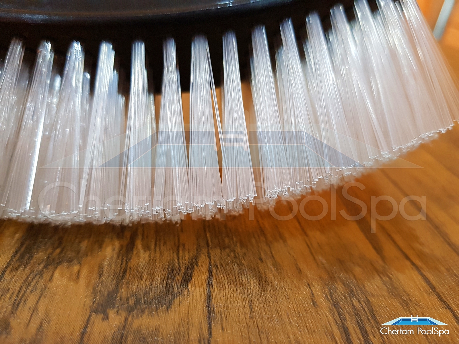 K494 KOKIDO แปรงขัดพื้นสระไนล่อนปลายโค้ง หลังแปรงอลูมิเนียม ขนาด 18”