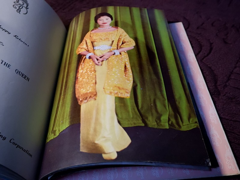 ประมวลภาพพระบรมฉายาลักษณ์ สมเด็จพระนางเจ้าสิริกิติ์ พระบรมราชินีนาถ ปกแข็ง พิมพ์ ปี 2514 (Pre-Order สอบถาม)