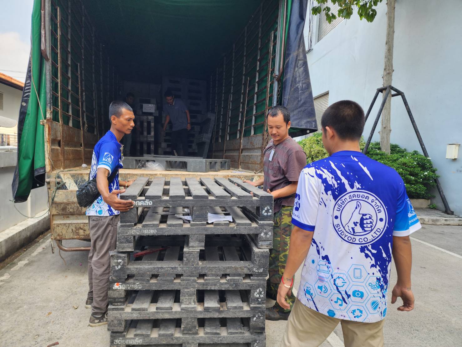 รับซื้อ รับประมูล @พารากอน