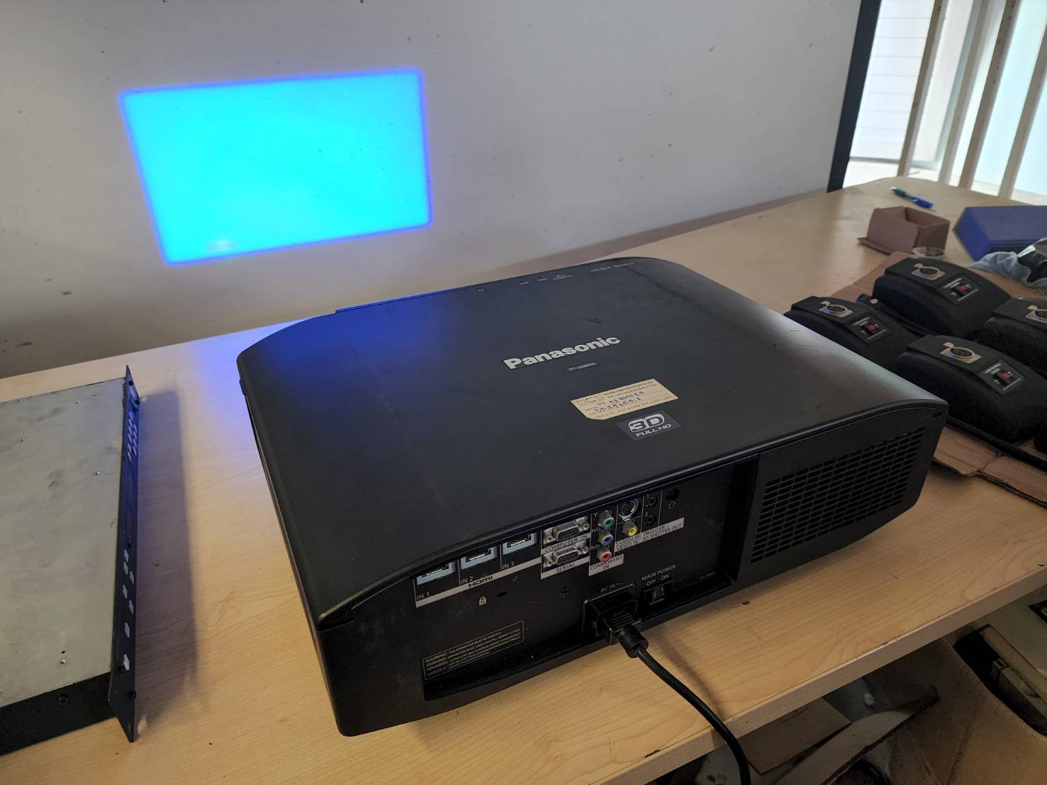 โปรเจคเตอร์ Panasonic Pt-AE8000(2400 ลูเมน) มือสอง