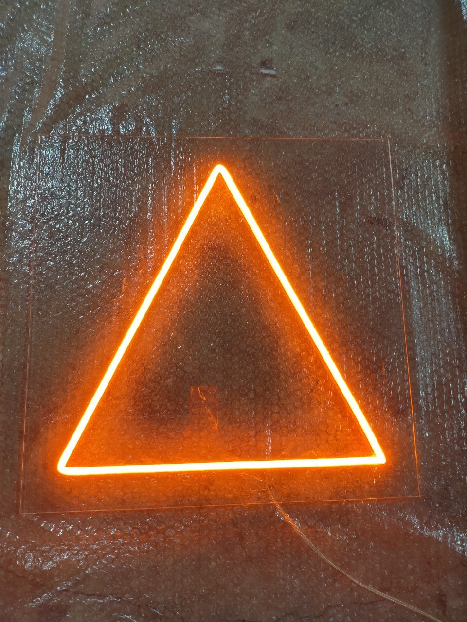 ไฟนีออน เฟค