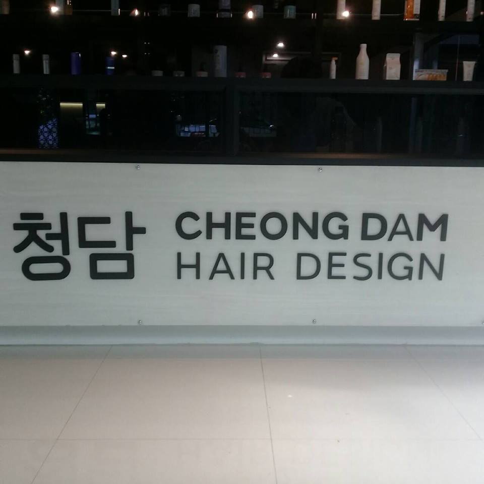 ป้ายตัวอักษรอะคริลิคพ่นสีดำด้าน -ป้ายร้าน cheong dam hair design ติดตั้งป้ายสุขุมวิท 53