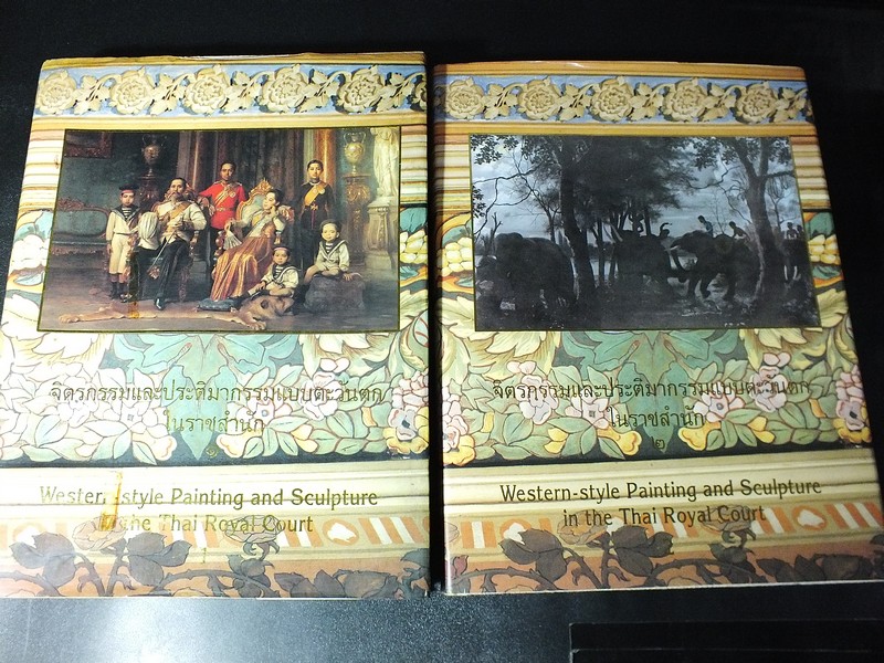 จิตรกรรมเเละประติมากรรมเเบบตะวันตก ในราชสำนัก โดย สำนักราชวัง ปกแข็ง 2 เล่ม