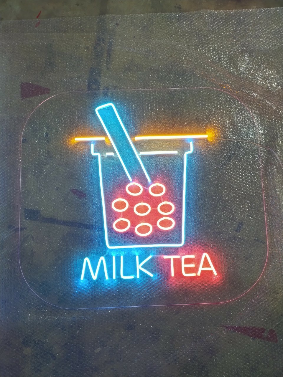 ป้ายไฟนีออน LED อะคริลิคใสรองหลัง