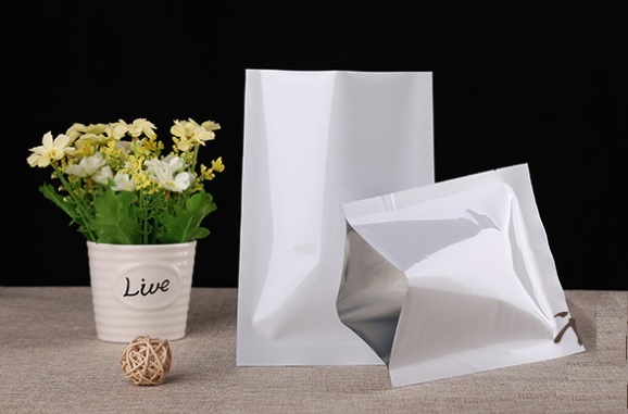 ถุงแบนฟอยล์ขาวเงา ซีล 3 ด้าน (เมทัลไลท์)